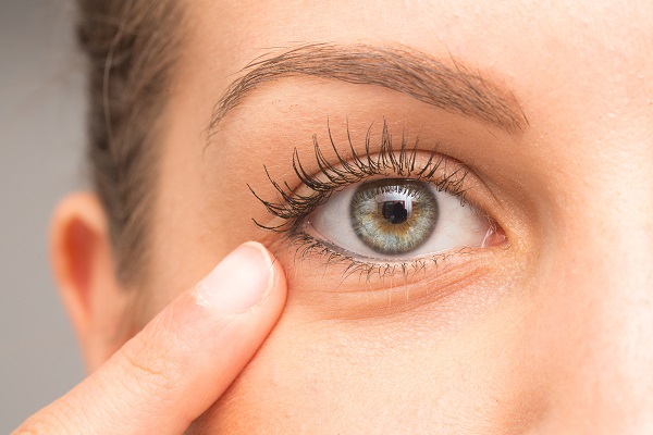 Kako ojačati i obnoviti kožu oko očiju